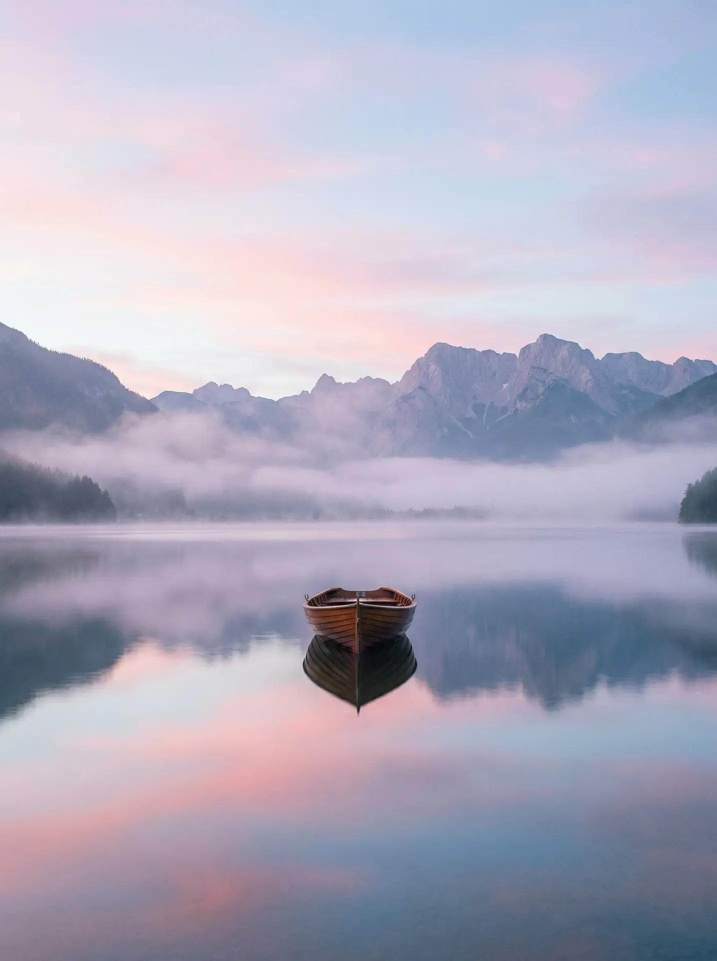 91免费看片 精选 - 晨雾湖面倒影风景摄影